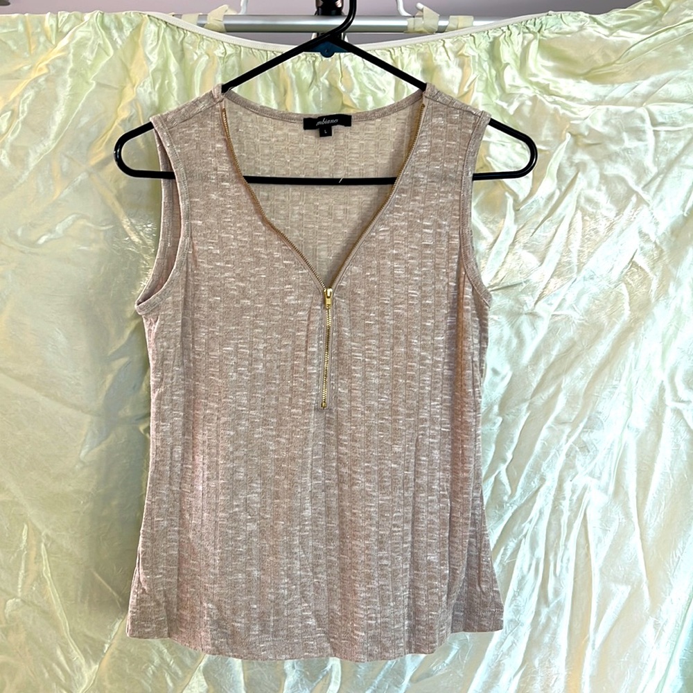 Brand new top, fancy zipper